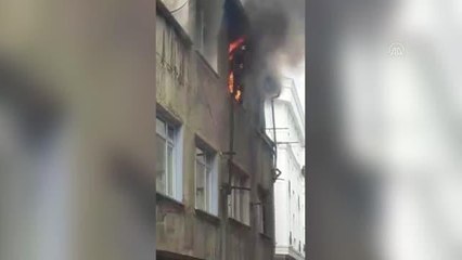 Bayrampaşa'da bir evde çıkan yangın söndürüldü