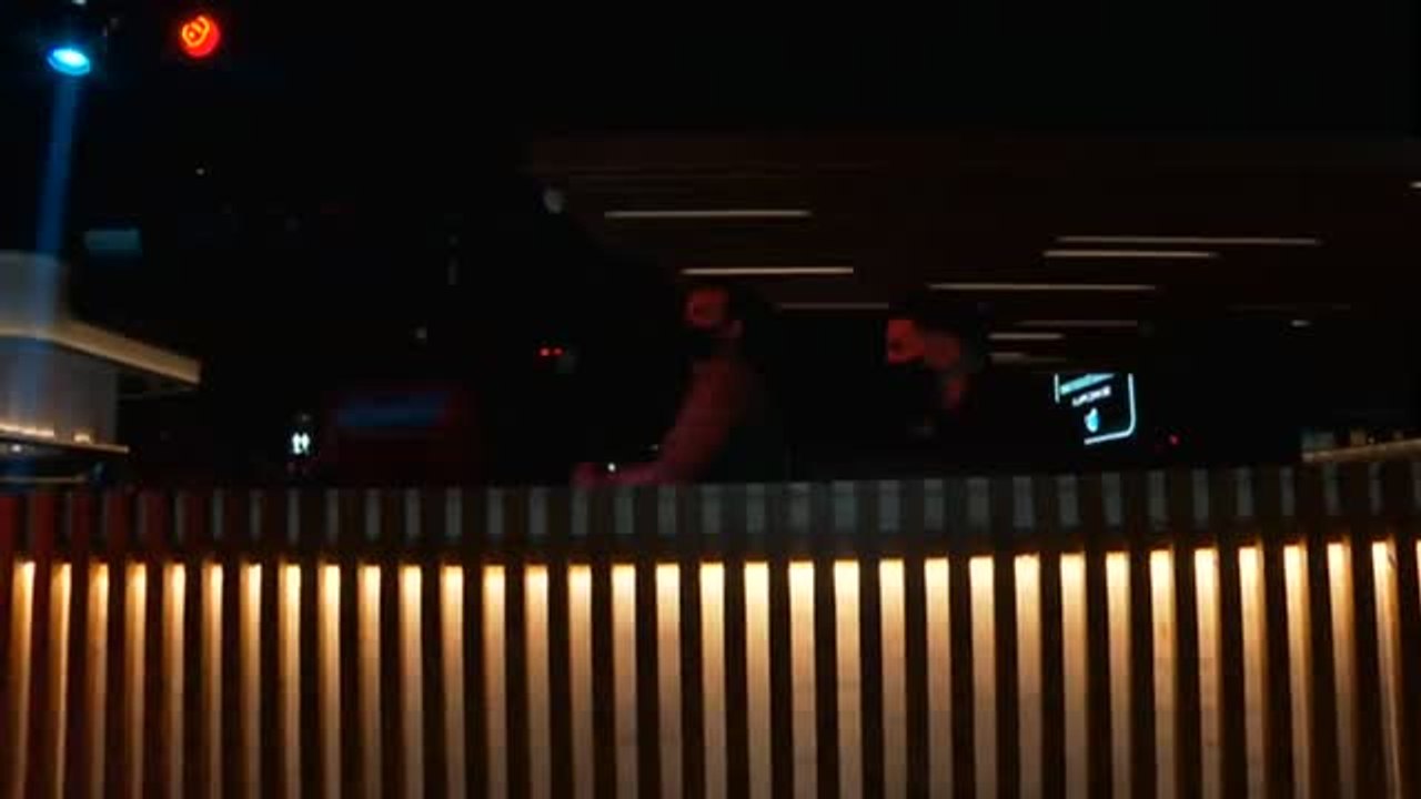 La cámara de un agente grabó la primera declaración de la víctima de Dani Alves en la discoteca