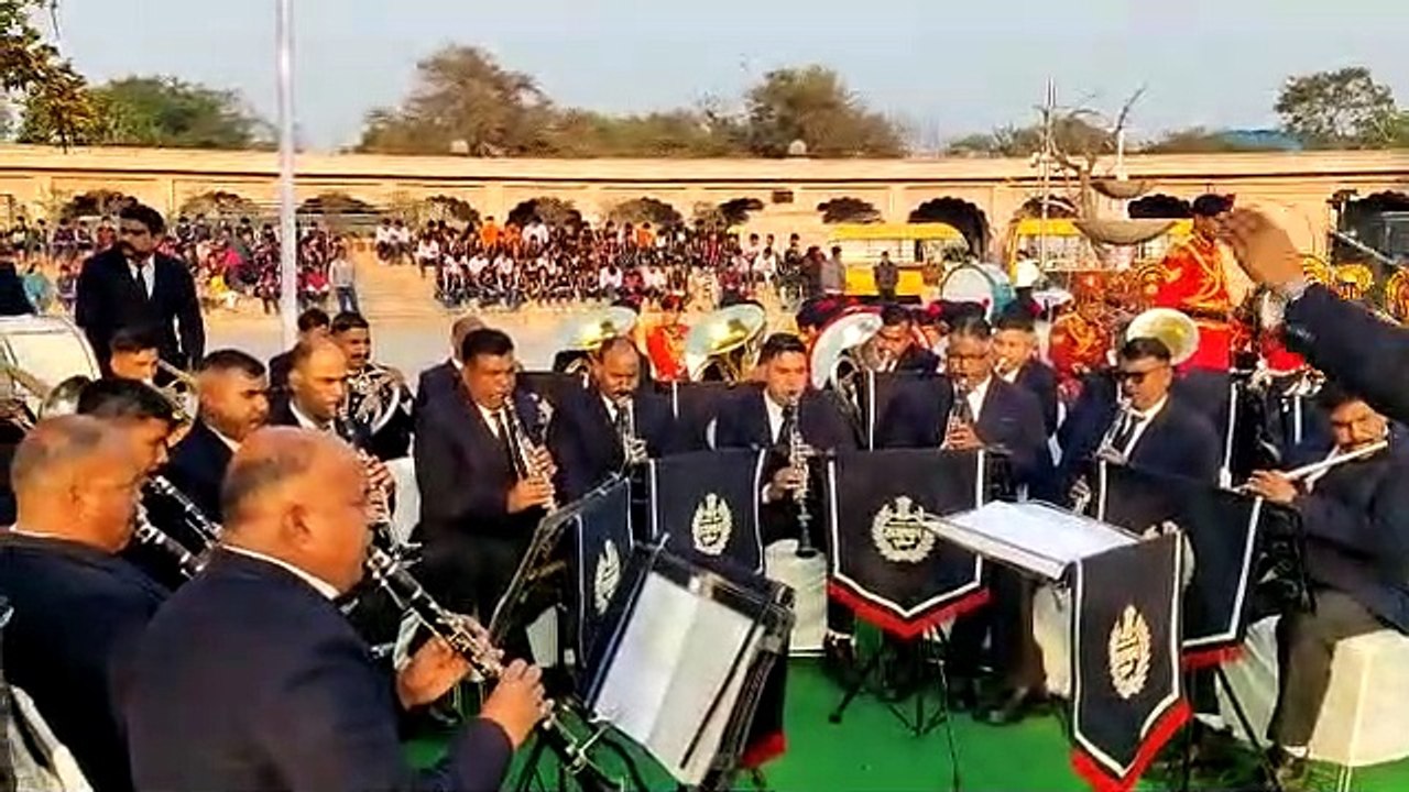 अमर जवान ज्योति पर पुलिस बैण्ड ने बजाया सारे जहां से अच्छा