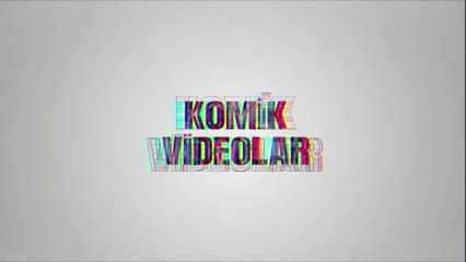 Yeni dökülmüş çimentoya bastıktan sonra içine düşen adam