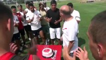 Bochini festejó su cumpleaños con el plantel de Independiente