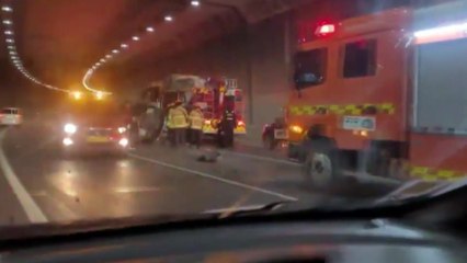 수도권 제1순환고속도로 안양터널에서 연쇄 추돌 사고 / YTN