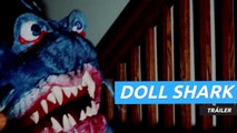 Tráiler de Doll Shark, la nueva película de terror de tiburones que te hará sangrar los ojos