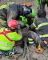Città di Castello, salvata dai vigili del fuoco: era bloccata in una frana di fango