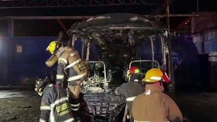 Un sujeto legó hasta un taller en Tonalá e incendió un camión de pasajeros