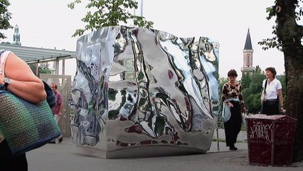 Elmgreen & Dragset: Warm Regards (2006)