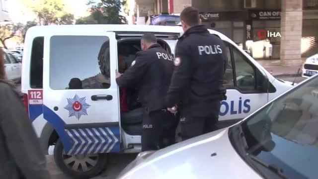 Rus kadın çıldırdı, ortalık savaş alanına döndü...Kahvedekiler ise okey oynamaya devam etti