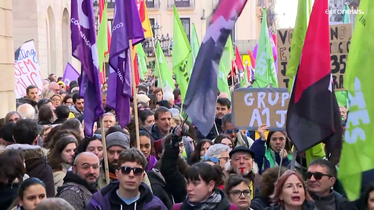 Miles de manifestantes salen a las calles de Barcelona en huelgas simultáneas del sector público