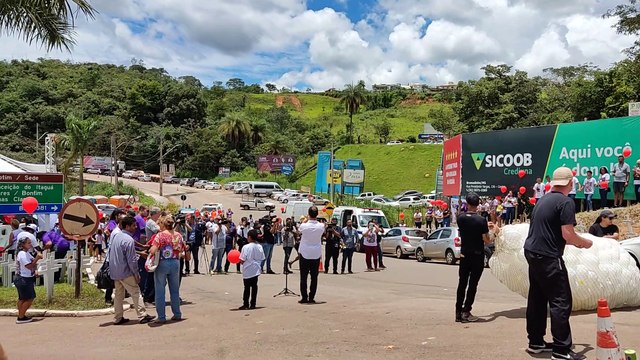 Moradores de Brumadinho prestam homenagem às vítimas