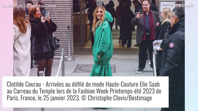 Fashion Week : Clotilde Courau sensationnelle face à Elsa Zylberstein et Agathe Auproux au défilé Elie Saab