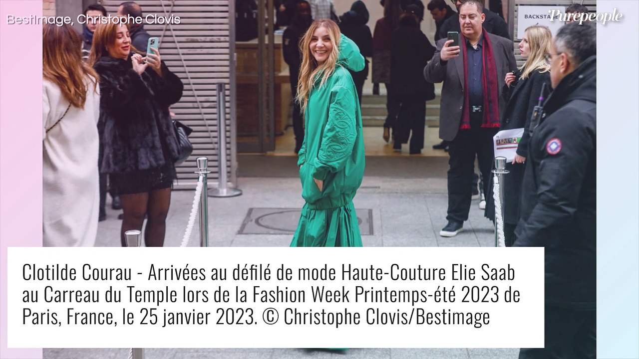 Fashion Week : Clotilde Courau sensationnelle face à Elsa Zylberstein et Agathe Auproux au défilé Elie Saab