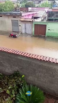 Tempestade causa alagamentos em Ribeirão das Neves