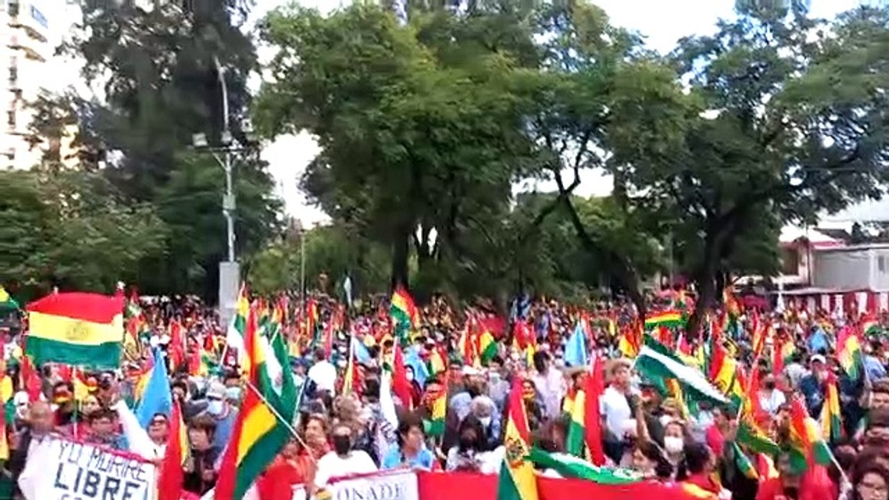 Con banderas y música, en Cochabamba arranca el Cabildo Nacional