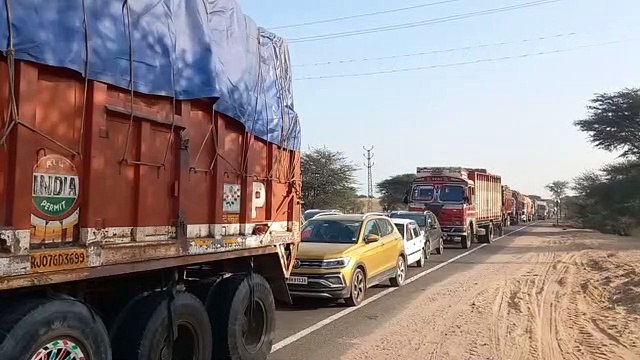 ट्रक व कैम्पर की आमने-सामने हुई जबरदस्त टक्कर में कैम्पर सवार तीन युवकों की मौत