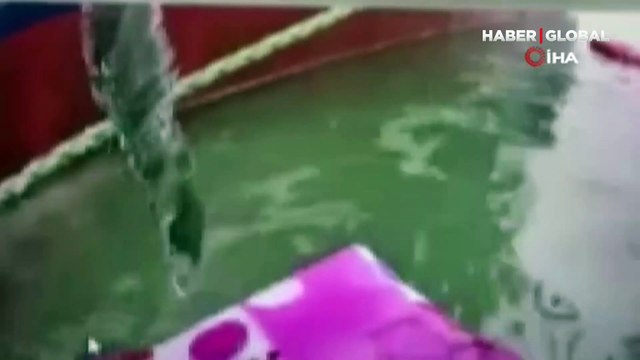 Araç içi kamera görüntüleri ortaya çıktı! Gölete uçan halk otobüsünün içinde can pazarı... Her yeri bir anda su bastı