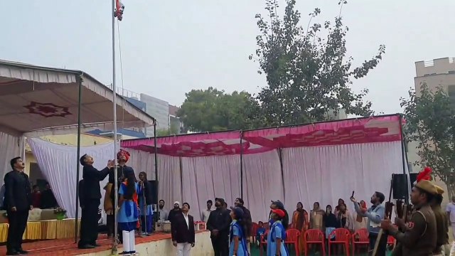 शान से लहराया तिरंगा, देश भक्ति गीतों ने जगाया जज्बा