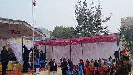 शान से लहराया तिरंगा, देश भक्ति गीतों ने जगाया जज्बा