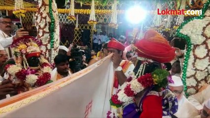 लग्नाचा पूर्ण सिक्वेन्स पहिले येऊद्या. शेवट बाईटने करा.  पंढरपुरात ‘असा’ पार पडला