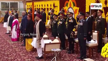 President Droupadi Murmu Unfurls Tricolour, Gets Ceremonial 21 Gun Salute