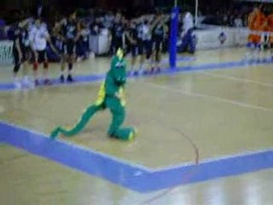 La mascotte de l'ENSMA au match SPVB-Narbonne