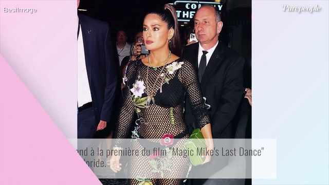Salma Hayek fesses presque nues dans une robe en maille, l'actrice met le feu au tapis rouge