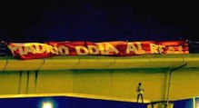 Los ultras del Atlético cuelgan de un puente un muñeco de Vinicius: 
