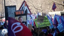 إضرابات جديدة في فرنسا تشل حركة النقل في البلاد والسبب الاحتجاجات ضد خطة ماكرون لإصلاح نظام المعاشات