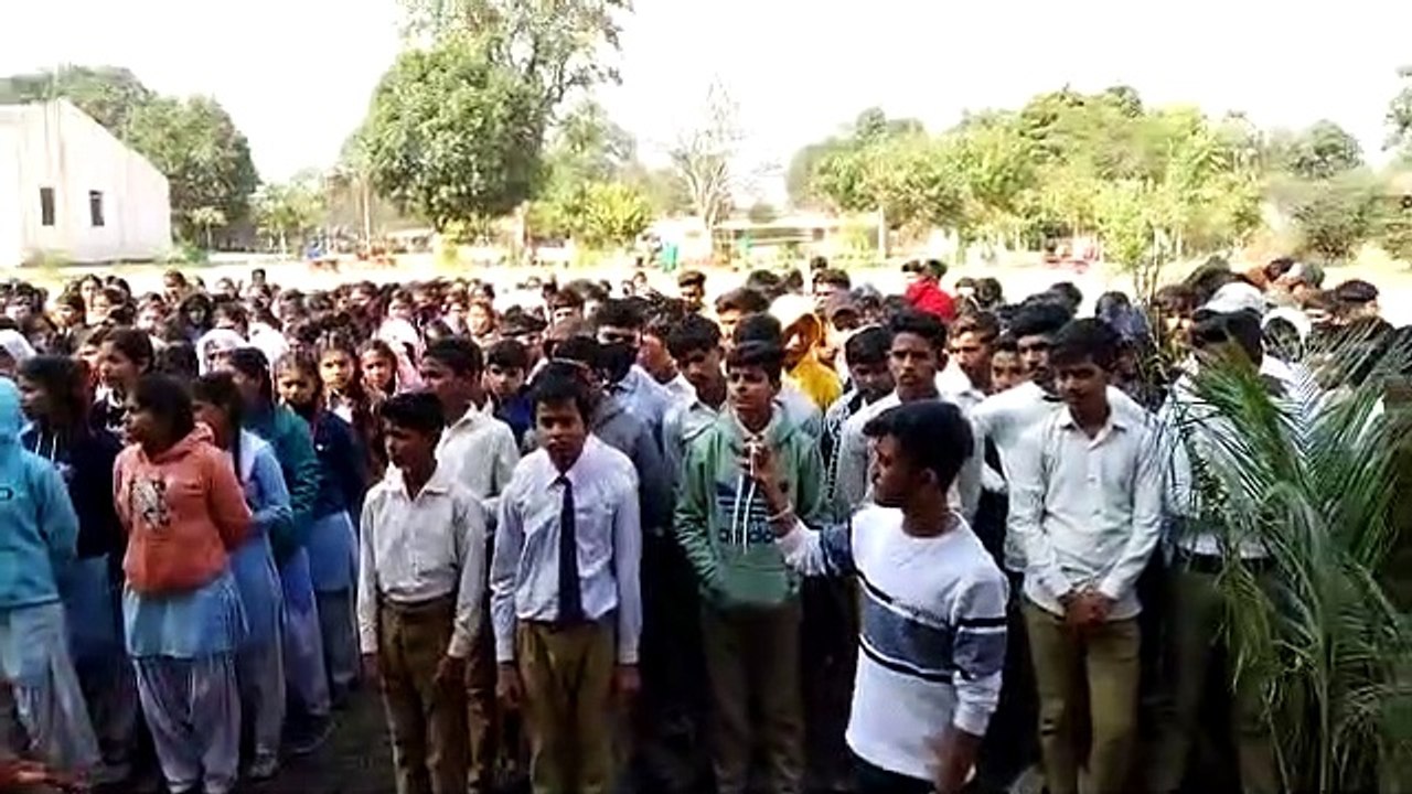 छात्राओं को बताया कैसे साइबर अपराधों से बच सकते हैं