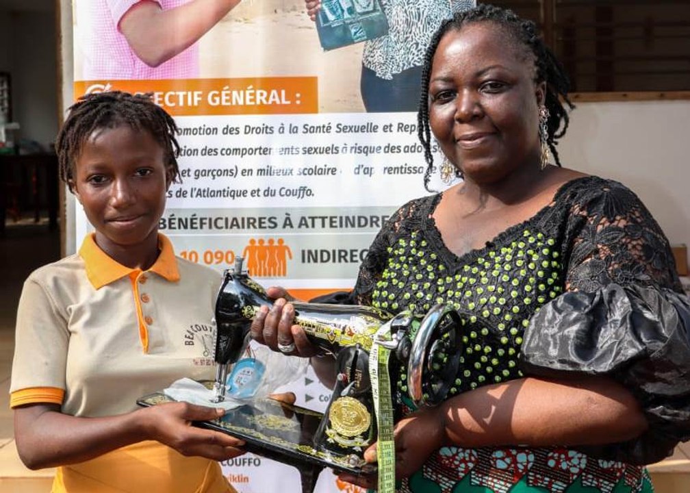PASAJ : des kits aux adolescentes et jeunes vulnérables du Couffo grâce à AFRIC’MUTUALITE et ses partenaires