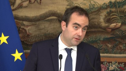 La France va fournir 12 canons Caesar supplémentaires à Kiev, annonce Lecornu