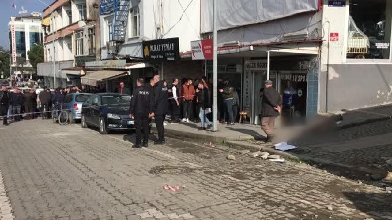 Bıçaklı kavgada 1 kişi öldü, 3 kişi yaralandı