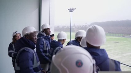 PSG - Les joueurs visitent leur futur centre d'entraînement