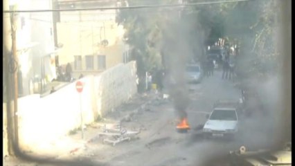 Video herunterladen: Nove palestinesi morti in un raid israeliano nel campo di Jenin