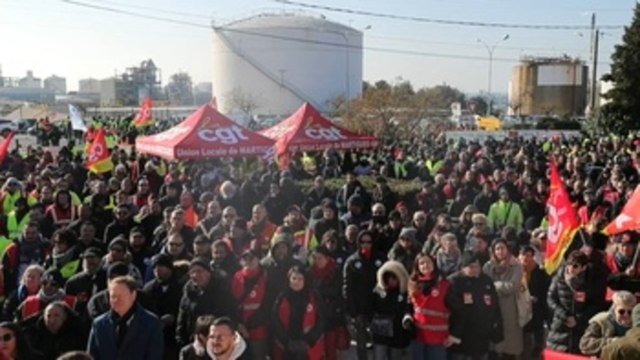 Paros en refinerías, puertos y la electricidad en Francia por las pensiones