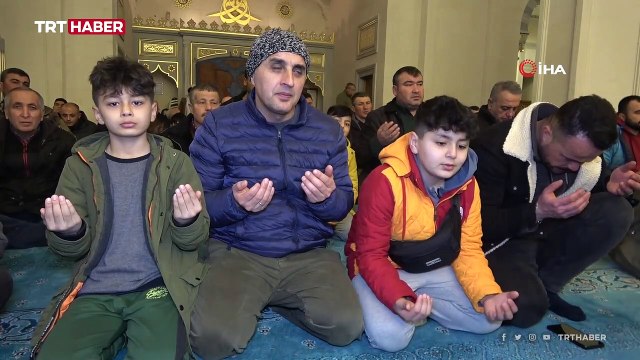 Regaib Kandili'nde camiler doldu taştı