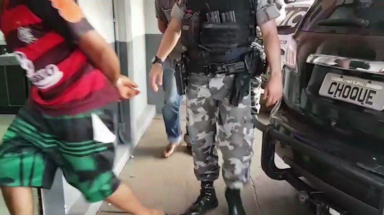 Dupla é detida pelo Pelotão de Choque com cerca de meio-quilo de cocaína