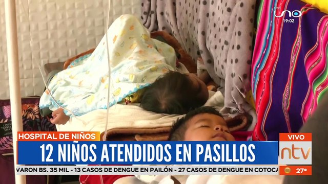 Hospital de niños se encuentra colapsado y pacientes están siendo atendidos en los pasillos
