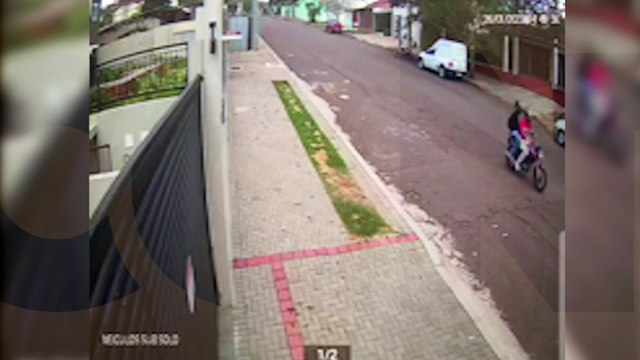 Honda Bros placa BCC 0636 foi furtada no Bairro Neva; câmera flagrou a ação