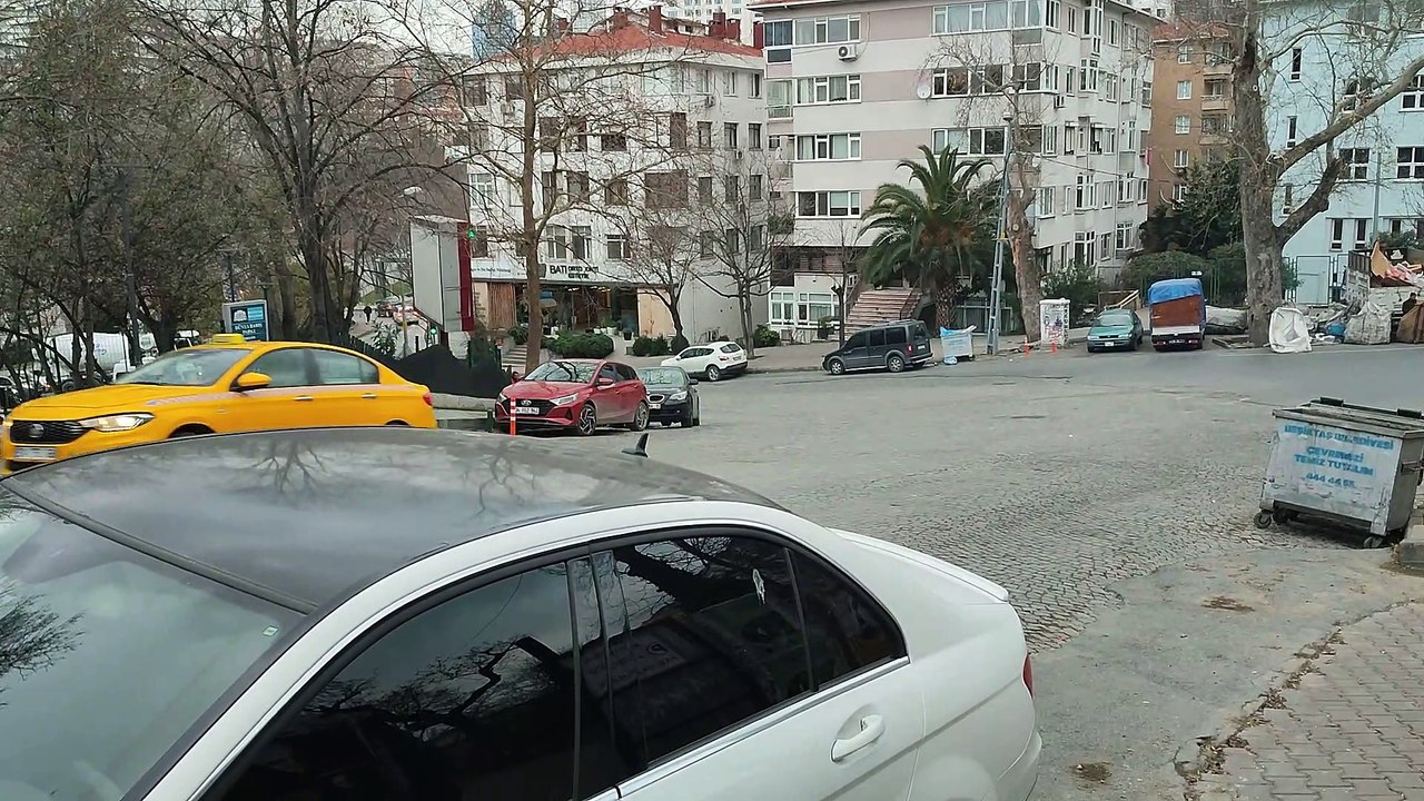 Otomobil rallisi gibi yol.
