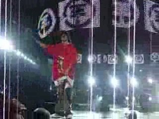 Tokio Hotel Esh 7.03.08 Tom jette sa serviette et de l'eau