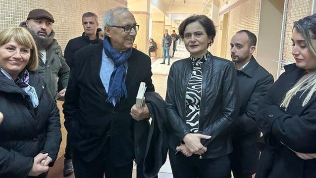 Ataol Behramoğlu, Cumhurbaşkanına hakaret davasında beraat etti