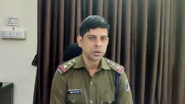 वेक्सीनेशन के बाद लौटा पति, रात में 10 बजे तक खाना नहीं मिला तो पत्नी को खोजा मिली लटकटती लाश