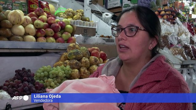 Manifestantes enfrentan a policía en Perú y bloqueos causan escasez