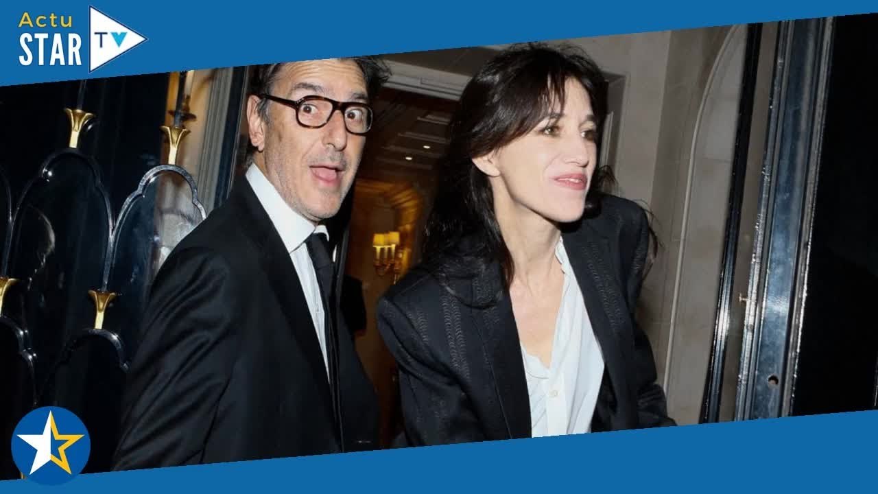 Charlotte Gainsbourg et Yvan Attal : Cheveux longs et style grunge pour leur fille Jo, 11 ans