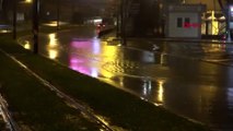 İzmir'de sağanak yağış kazaları da beraberinde getirdi