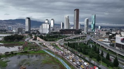 (DRON) Sağanak nedeniyle trafikte yoğunluk oluştu