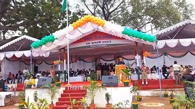 Collector Neeraj Kumar Singh hoisted the flag in the collectorate