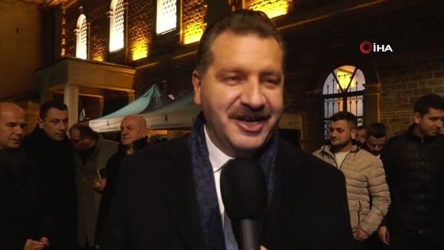 İsveç'teki hain provokasyona 10 bin Kuran-ı Kerim dağıtarak cevap verdiler