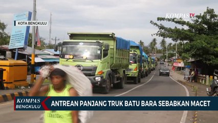 Antrean Panjang Truk Batu Bara Sebabkan Macet