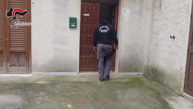 Un'arma nel covo di Messina Denaro, pronta a sparare